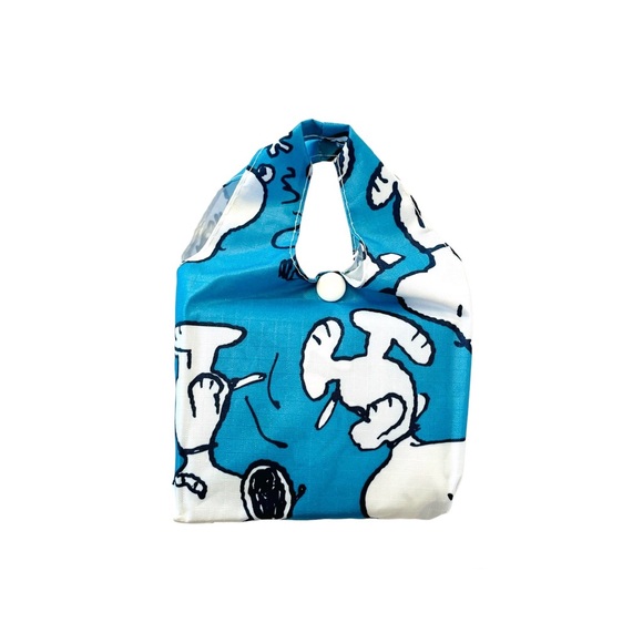 Snoopy Allover Print Design Reusable Foldable Grocery Shopping Bag with Case Bag - Picture 2 of 3